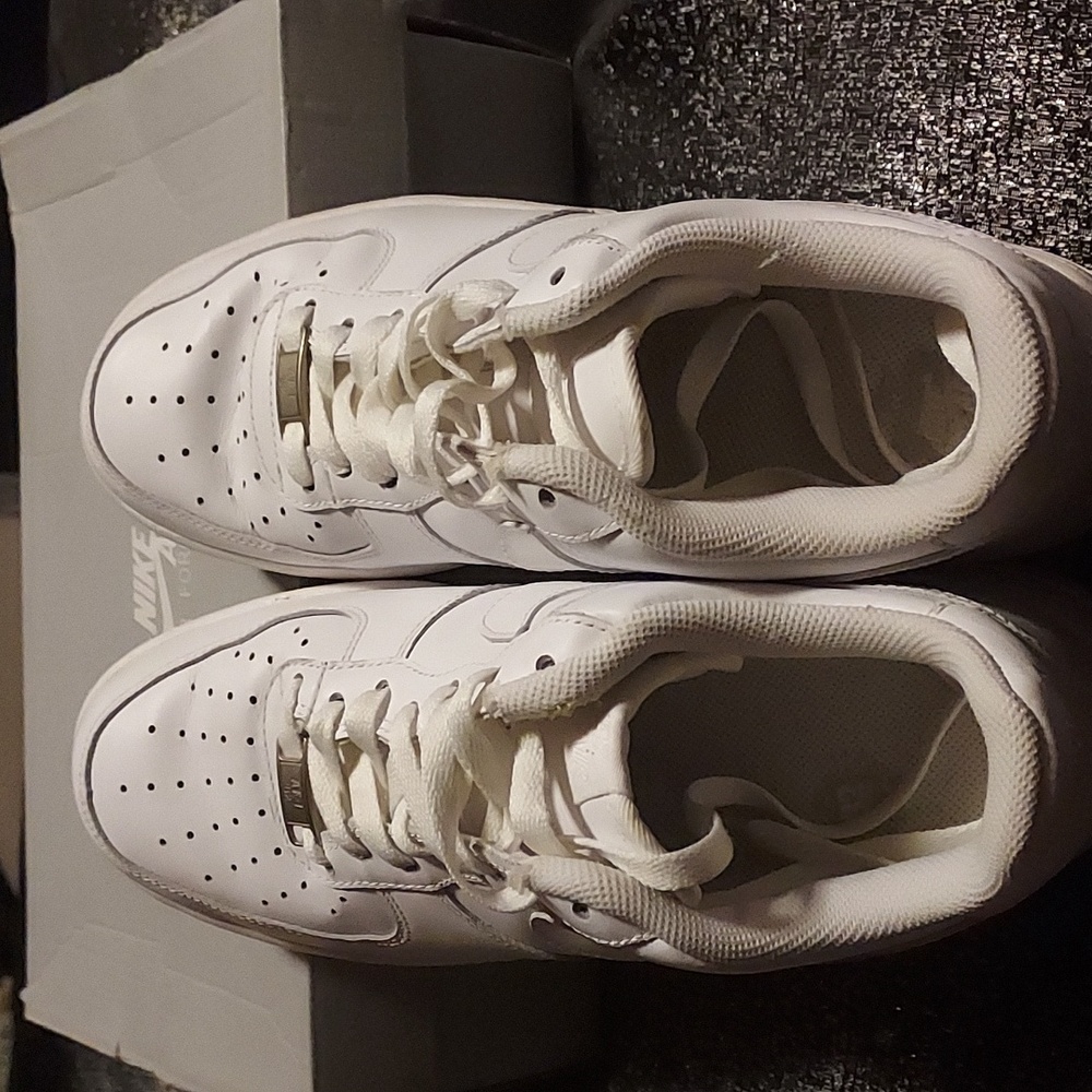 Women White Nike Air Force 1s size 10
